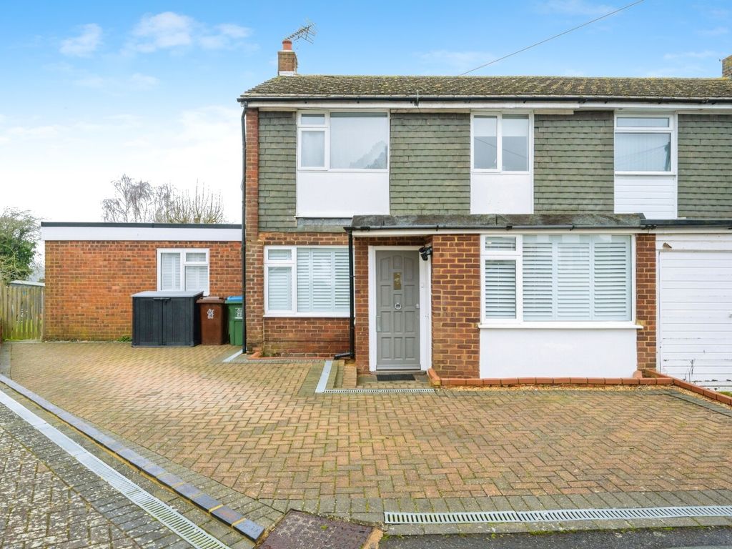 3 bed end terrace house for sale in The Close, Great Horwood, Milton Keynes MK17, £415,000