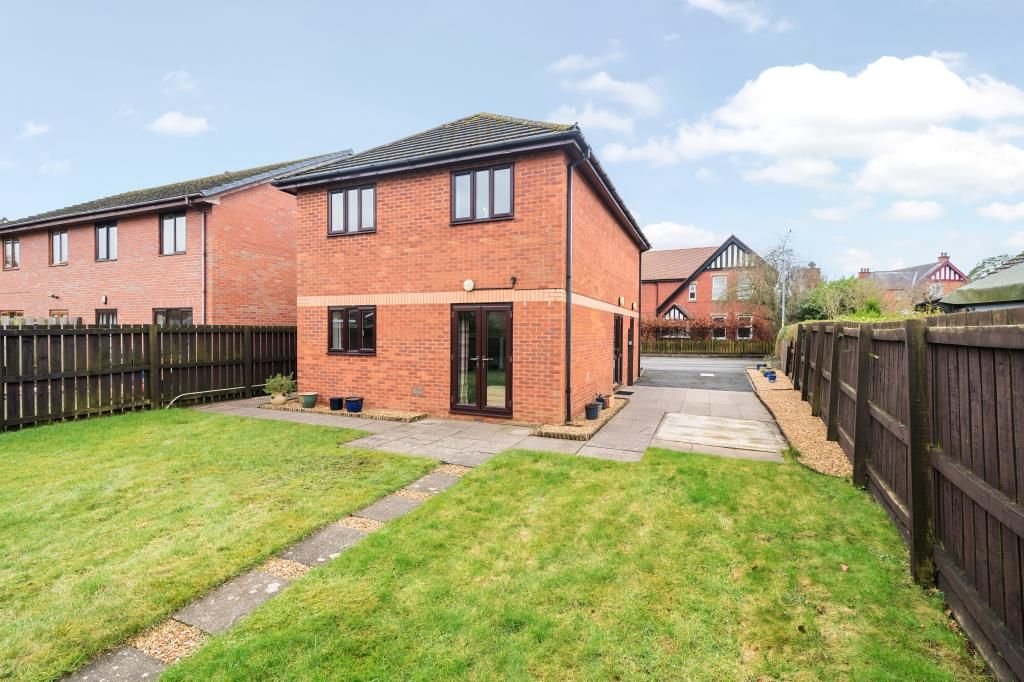 4 bed detached house for sale in Llandrindod Wells, Powys LD1, £295,000