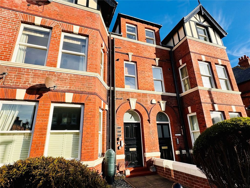 2 bed flat for sale in Ladysmith Avenue, Whitby YO21, £265,000