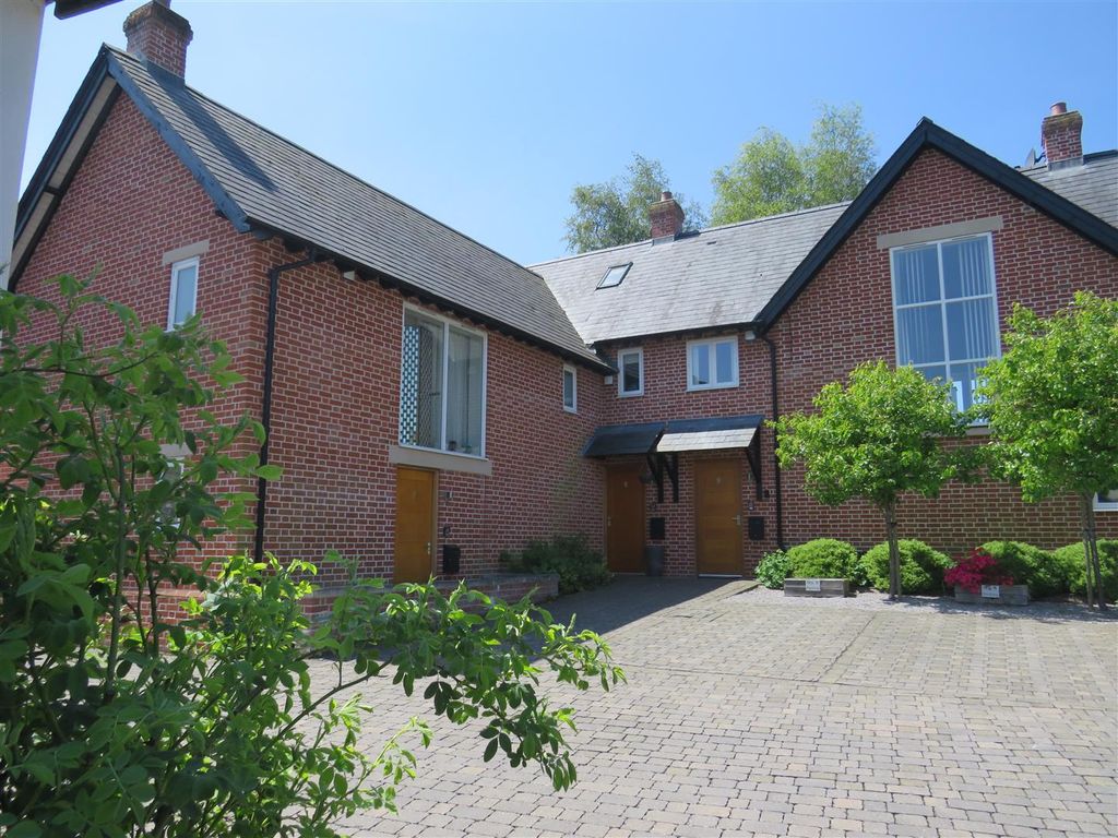3 bed mews house for sale in Avon Place, River Street, Pewsey SN9, £379,950