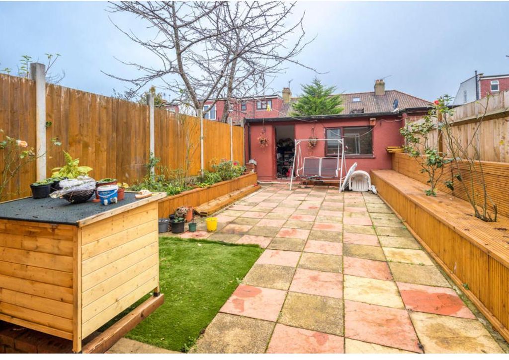 5 bed terraced house for sale in Burwell Road, London E10, £680,000