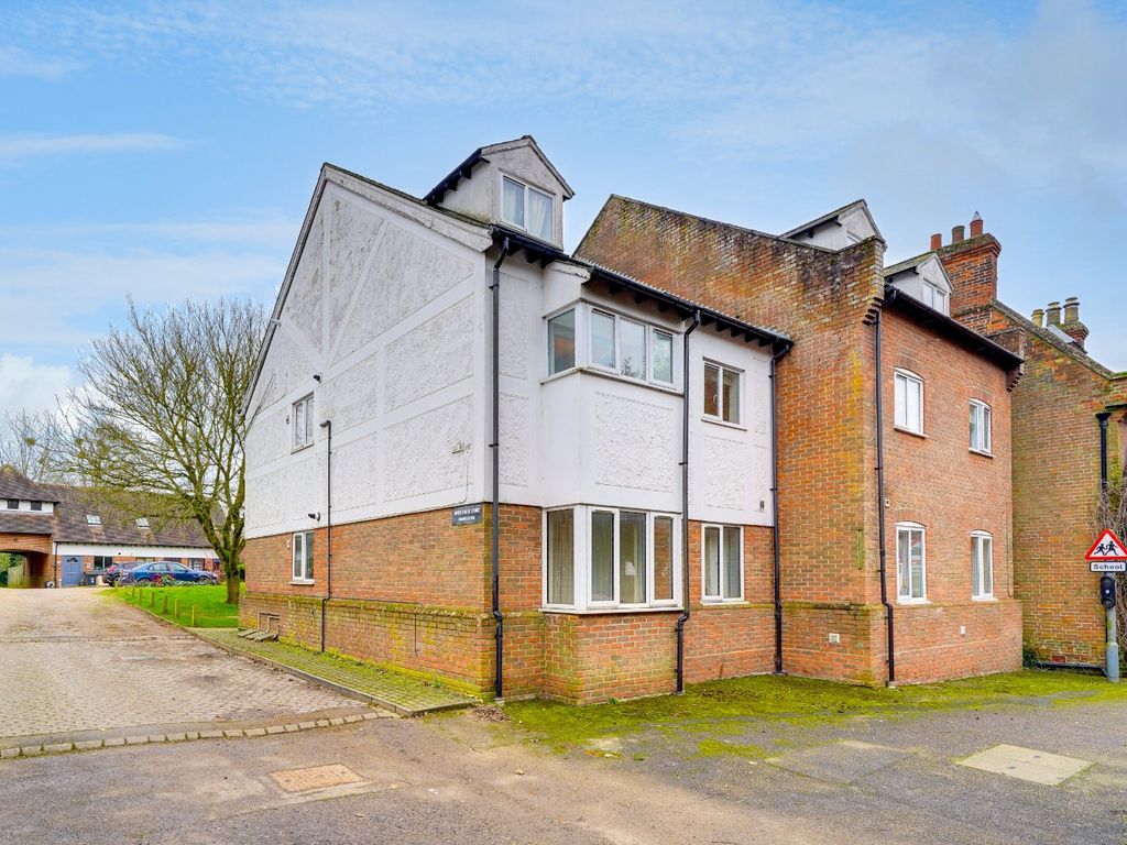 2 bed flat for sale in High Street, Barkway, Royston, Hertfordshire SG8, £240,000