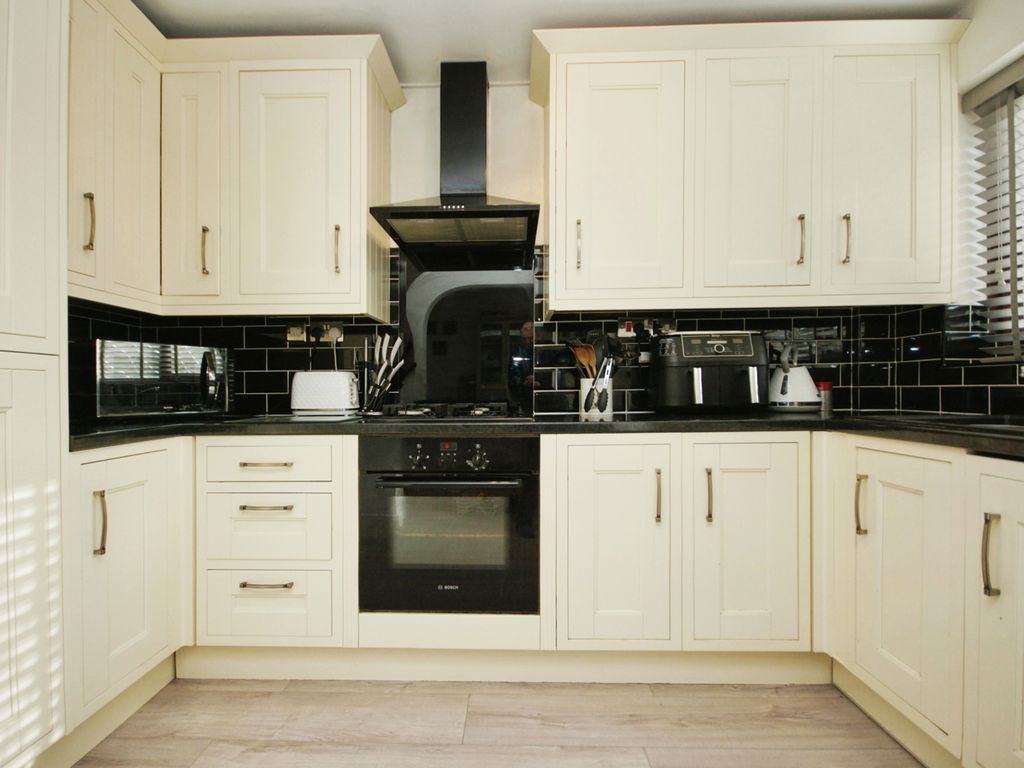 3 bed semi-detached house for sale in Slimbridge Close, Bristol, Avon BS37, £315,000