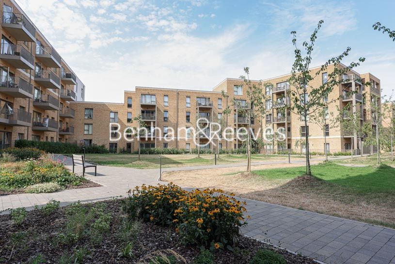 2 bed flat to rent in Royal Engineers Way, Millbrook Park NW7, £2,250 pcm