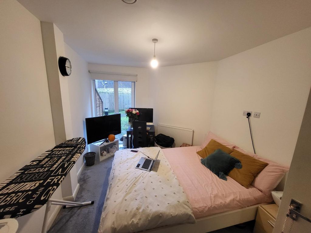 1 bed flat for sale in John Street, Luton LU1, £165,000