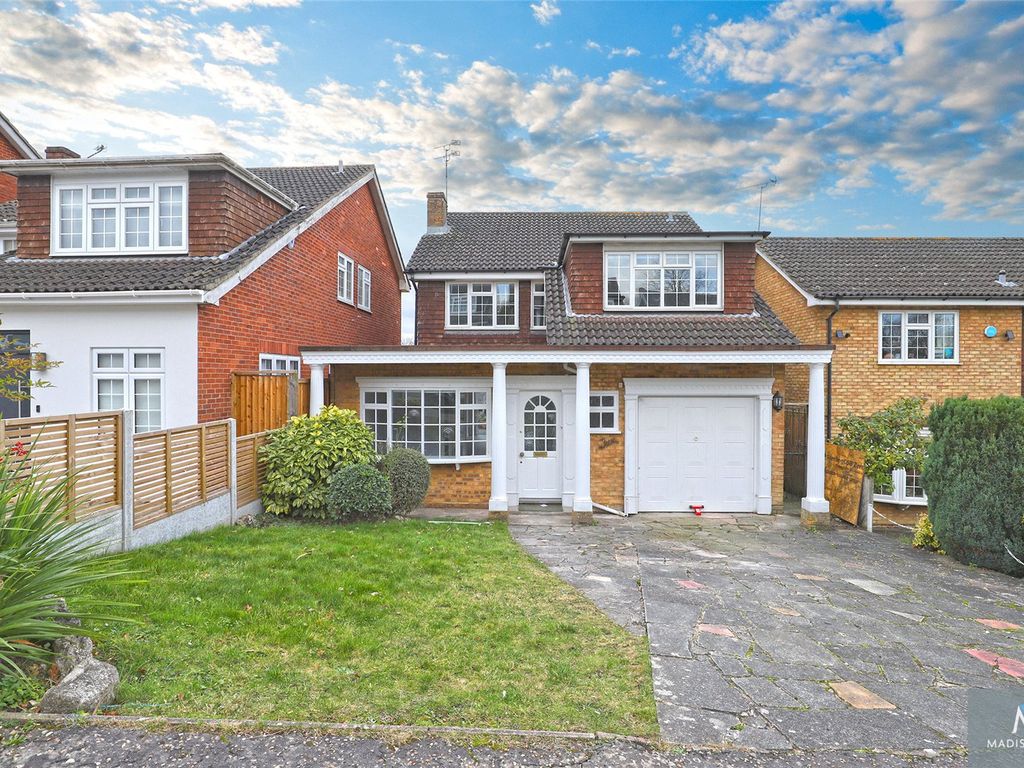 4 bed detached house to rent in Great Oaks, Chigwell, Essex IG7, £3,500 pcm