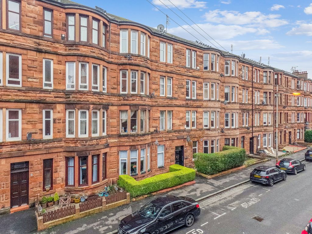 2 bed flat for sale in Dundrennan Road, Battlefield, Glasgow G42, £179,000