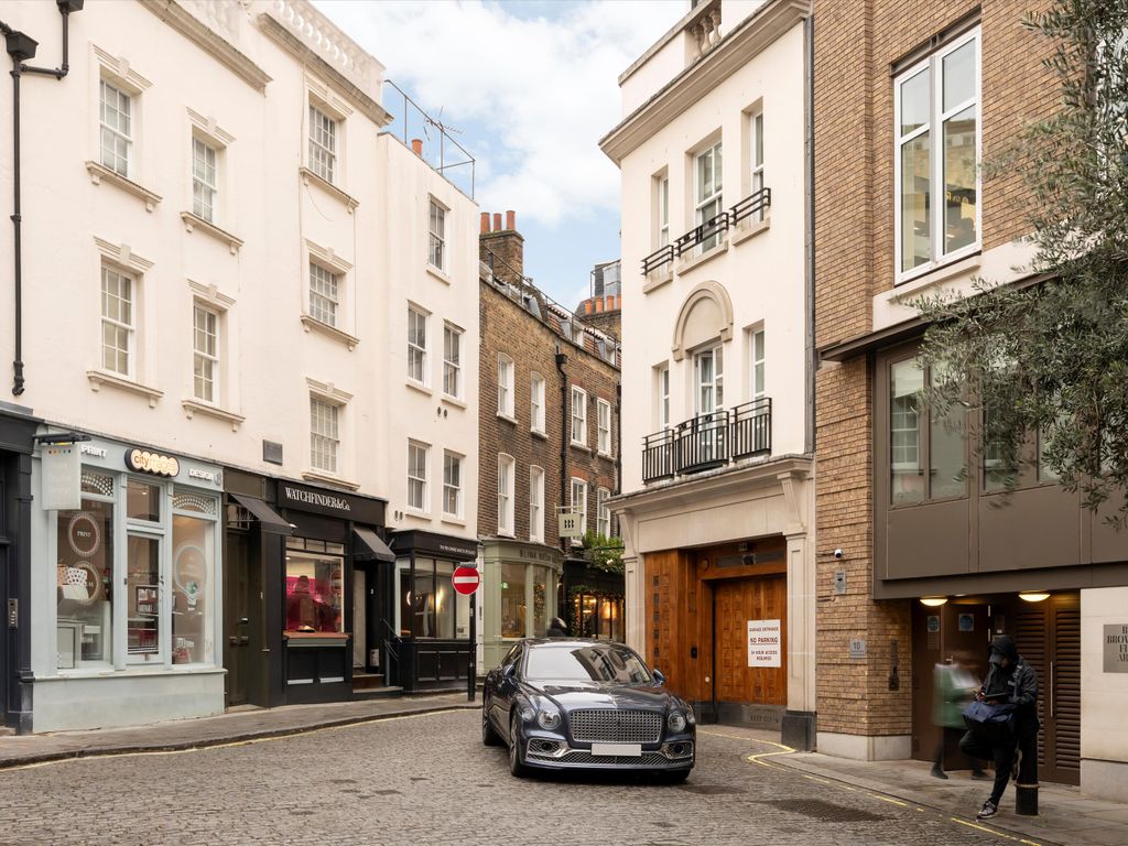 2 bed flat for sale in Avery Row, London W1K, £1,995,500