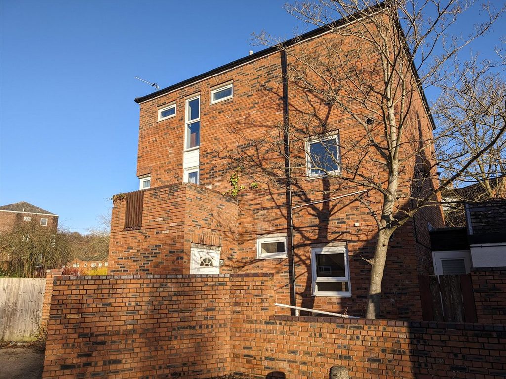 2 bed flat for sale in Pageant Drive, Aqueduct, Telford, Shropshire TF4, £60,000