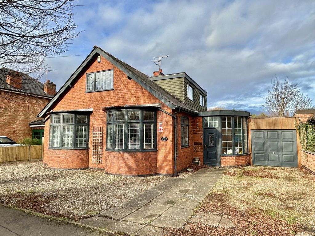 5 bed detached house for sale in Glenville Avenue, Glen Parva, Leicester, Leicestershire. LE2, £510,000
