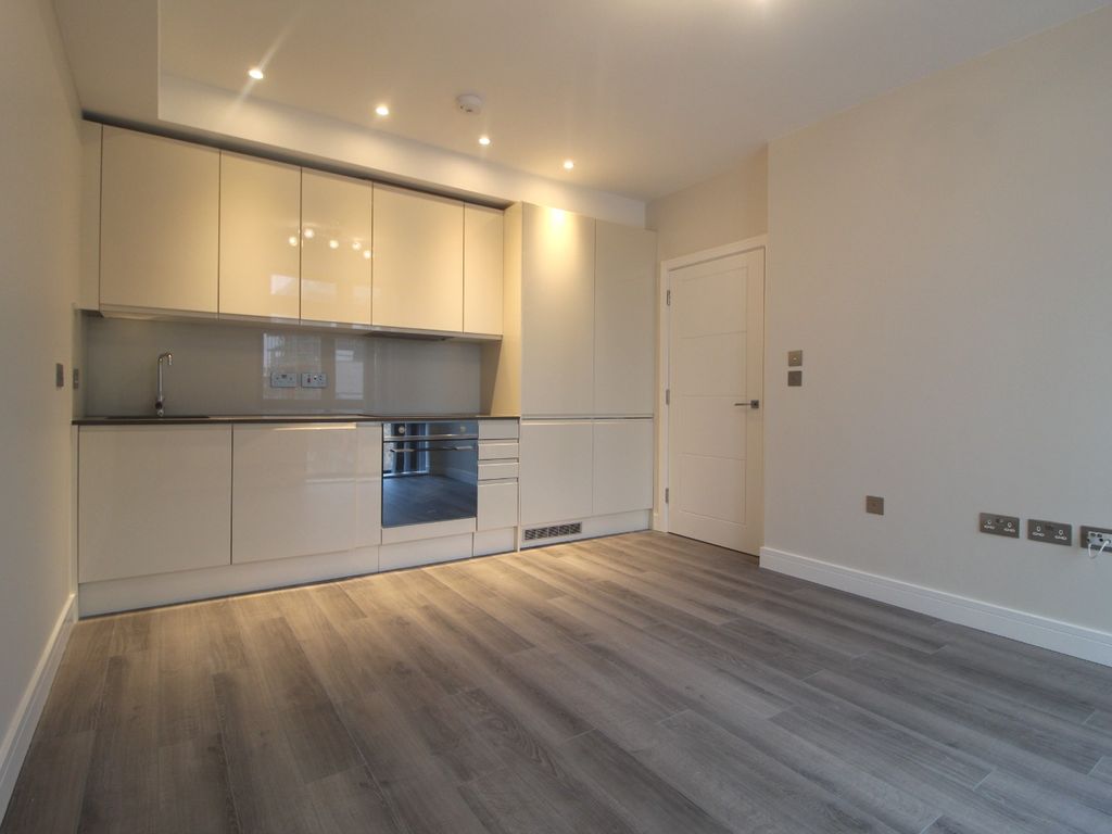 1 bed flat to rent in Bridge Court, Bridge Street, Hemel Hempstead, Hertfordshire HP1, £1,200 pcm