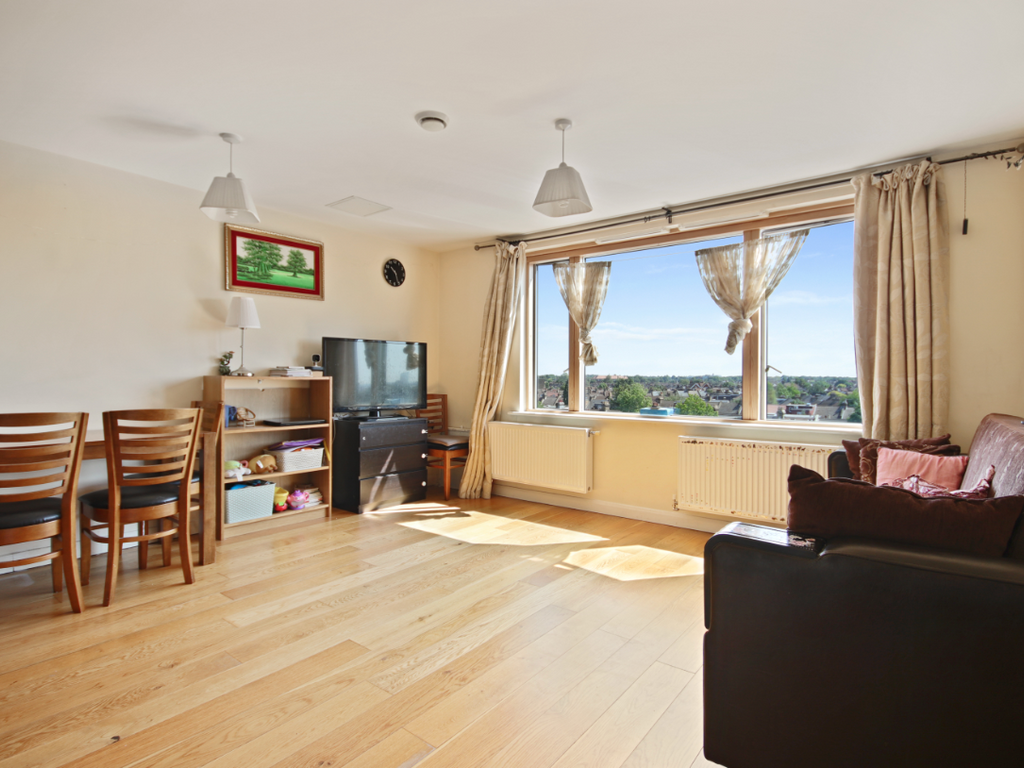 1 bed flat for sale in Grange Park Road, London E10, £122,500