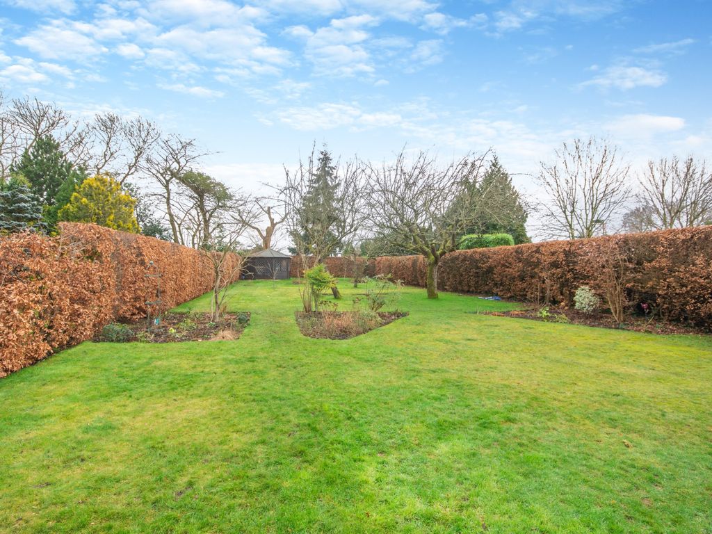 4 bed detached house for sale in Weedon Lane, Amersham HP6, £1,650,000