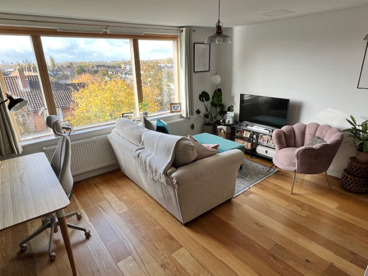 1 bed flat for sale in Grange Park Road, London E10, £330,000