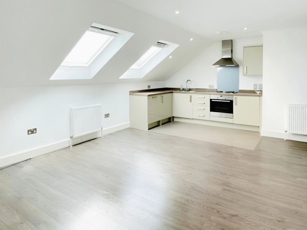 2 bed flat for sale in Brampton Road, Bexleyheath DA7, £275,000