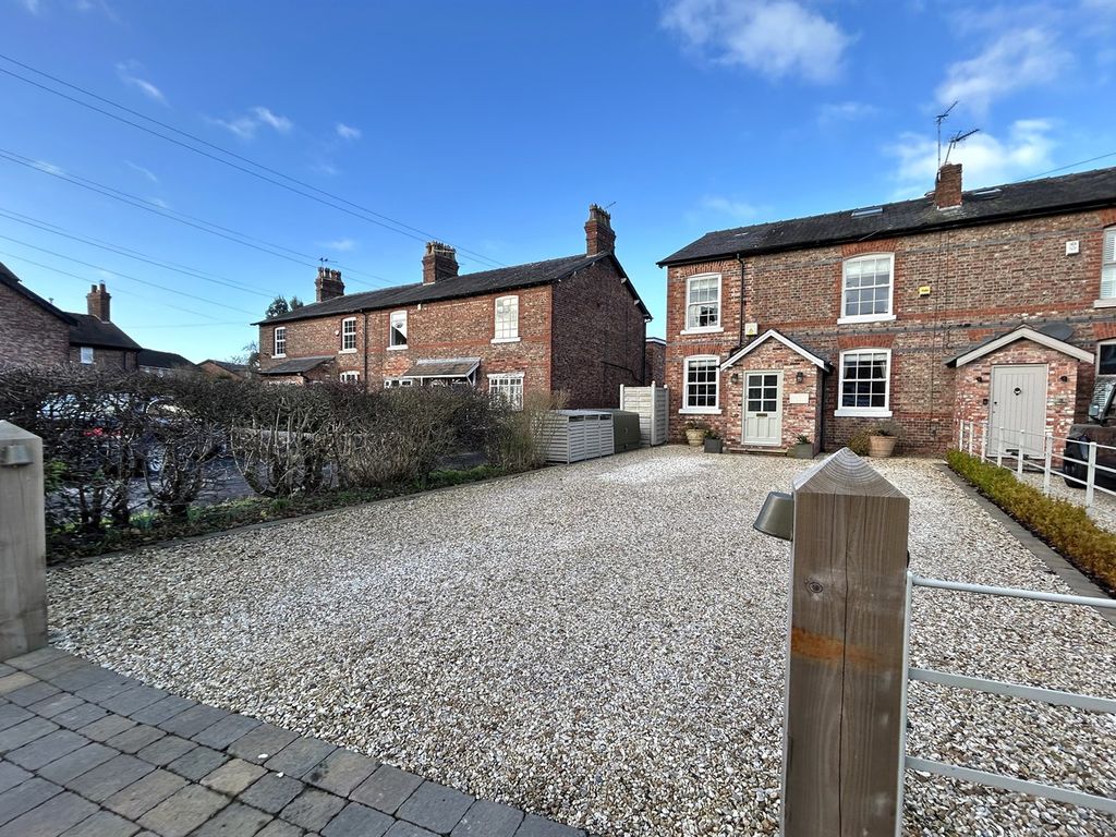 4 bed end terrace house for sale in Mount Pleasant, Alderley Edge SK9, £825,000