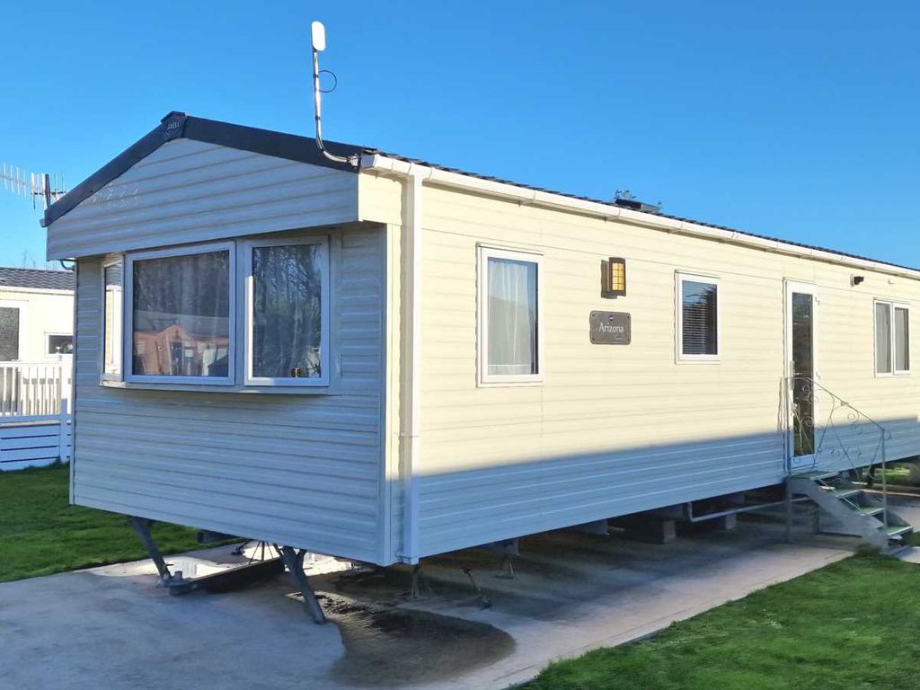 2 bed mobile/park home for sale in Warners Lane, Selsey, Chichester PO20, £29,000
