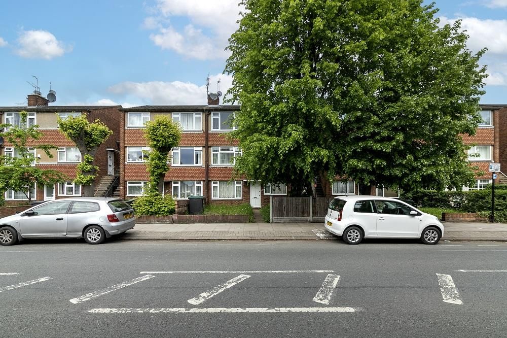 2 bed flat for sale in Northumberland Park, London N17, £329,995