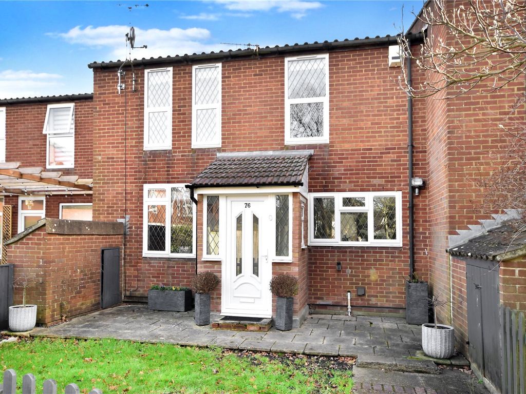 3 bed terraced house for sale in Horley, Surrey RH6, £425,000
