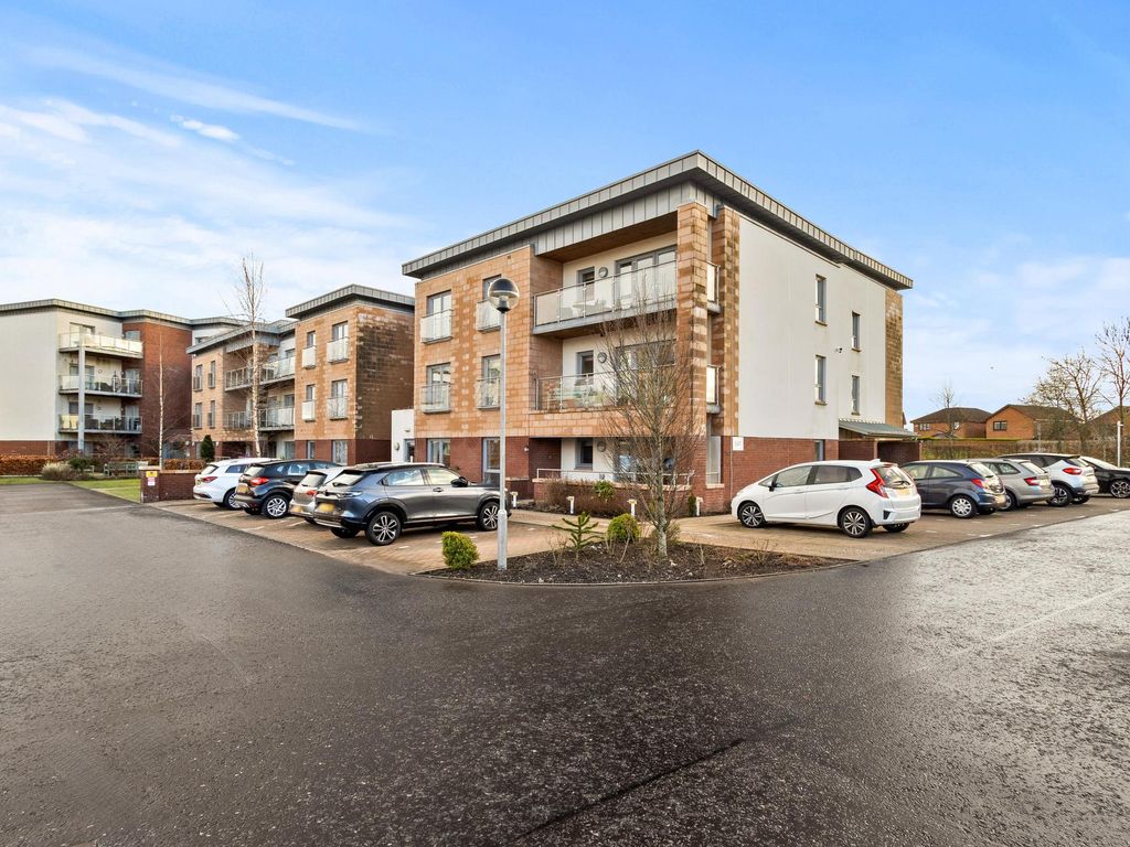 2 bed flat for sale in Stewarton Road, Newton Mearns, Glasgow G77, £270,000