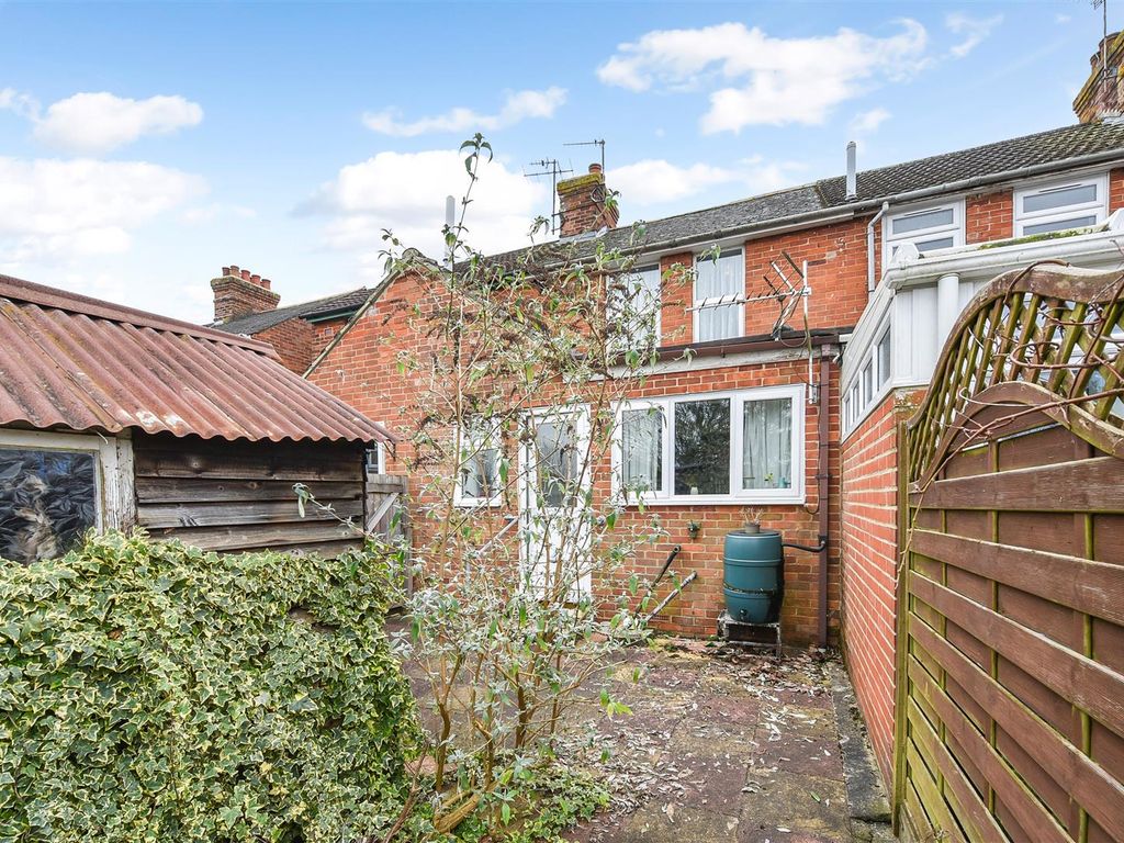 3 bed terraced house for sale in Vigo Road, Andover SP10, £280,000
