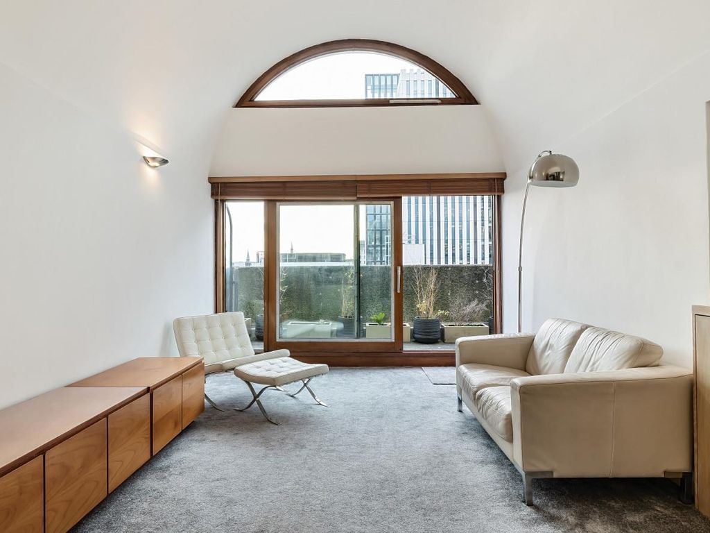 1 bed flat for sale in Barbican, London EC2Y, £845,000