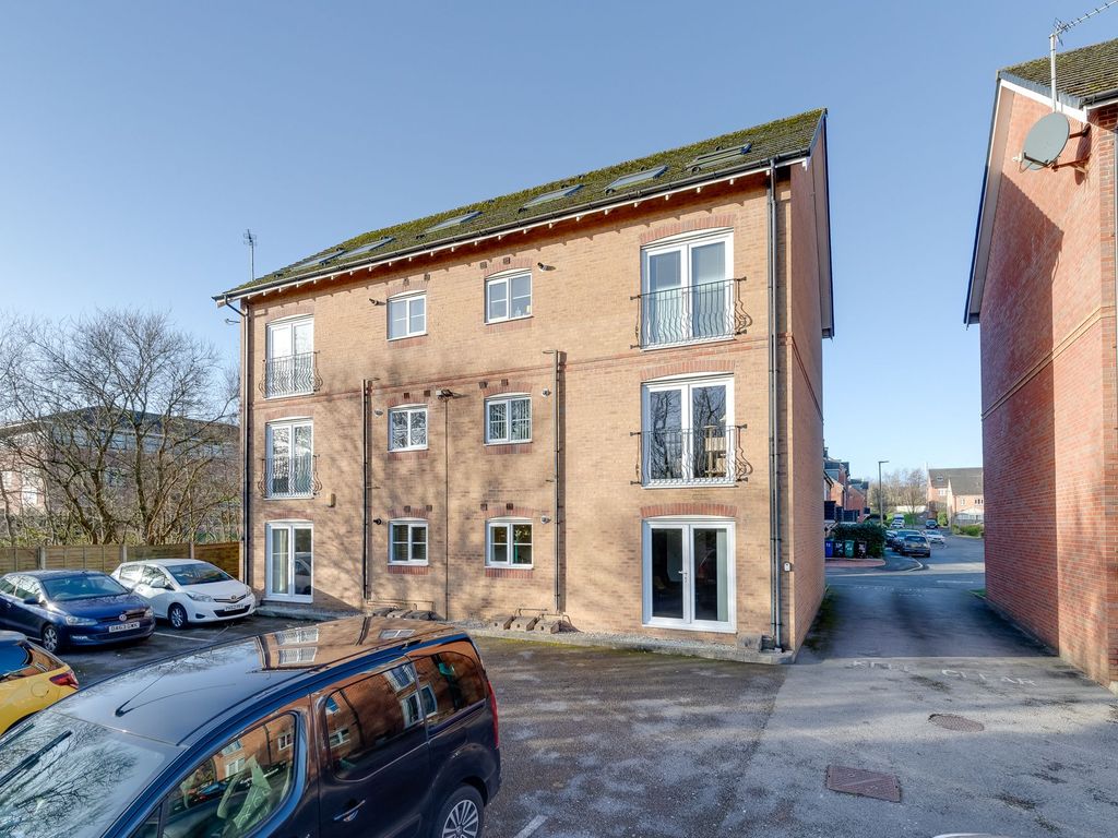 2 bed flat for sale in Appleton Grove, Wigan WN3, £90,000