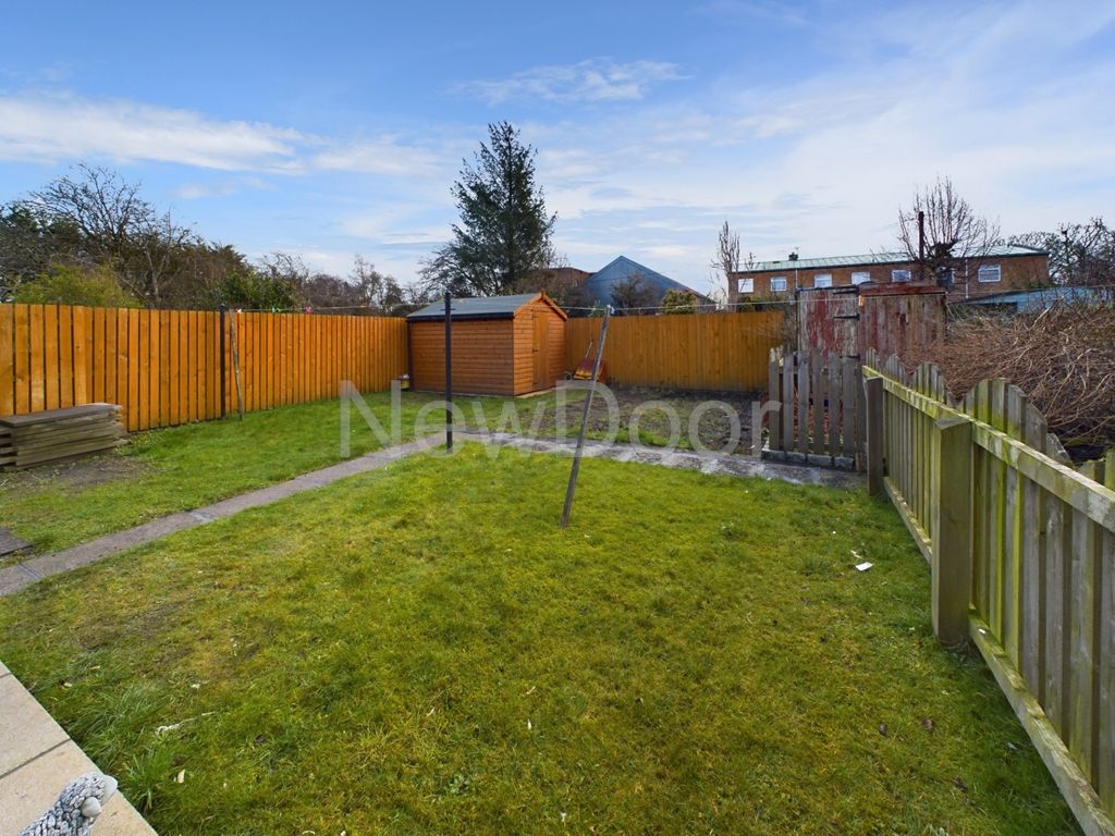 2 bed semi-detached house for sale in Fulwood Avenue, Linwood PA3, £135,000