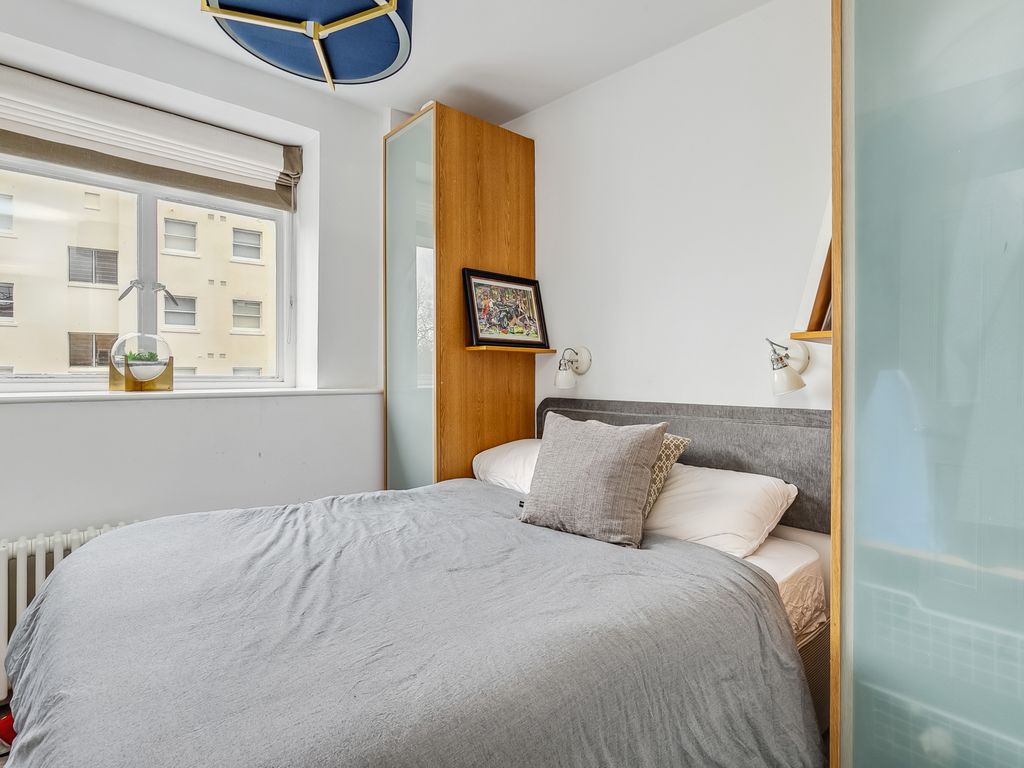 2 bed flat for sale in Rutland Gate, London SW7, £1,195,000