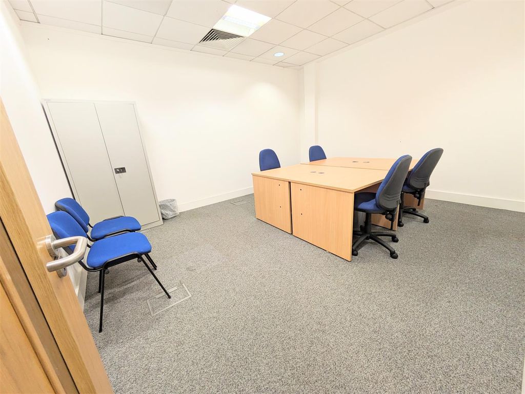 Office to let in Nelson Street, Bradford BD1, £3,600 pa