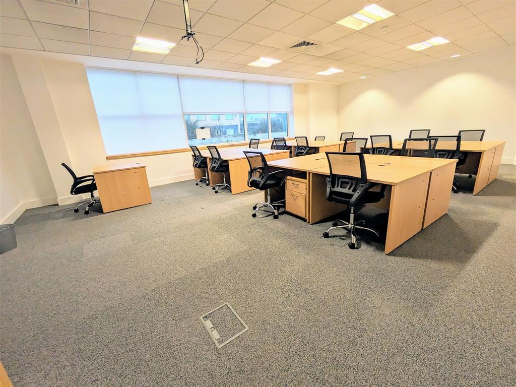 Office to let in Nelson Street, Bradford BD1, £3,600 pa