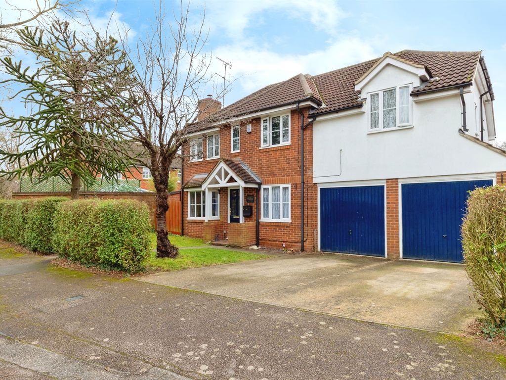 5 bed detached house for sale in Alban Road, Letchworth Garden City SG6, £700,000