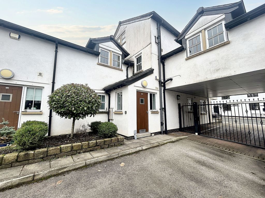 2 bed flat for sale in Barton Road, Worsley M28, £297,500