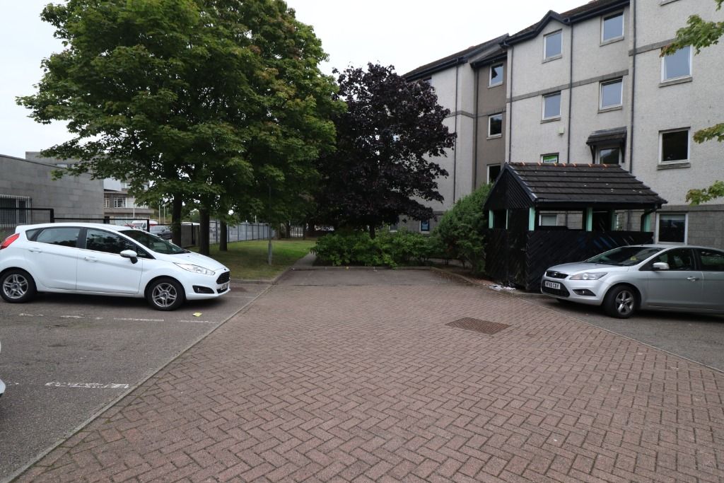 2 bed flat to rent in Picktillum Place, Aberdeen AB25, £625 pcm