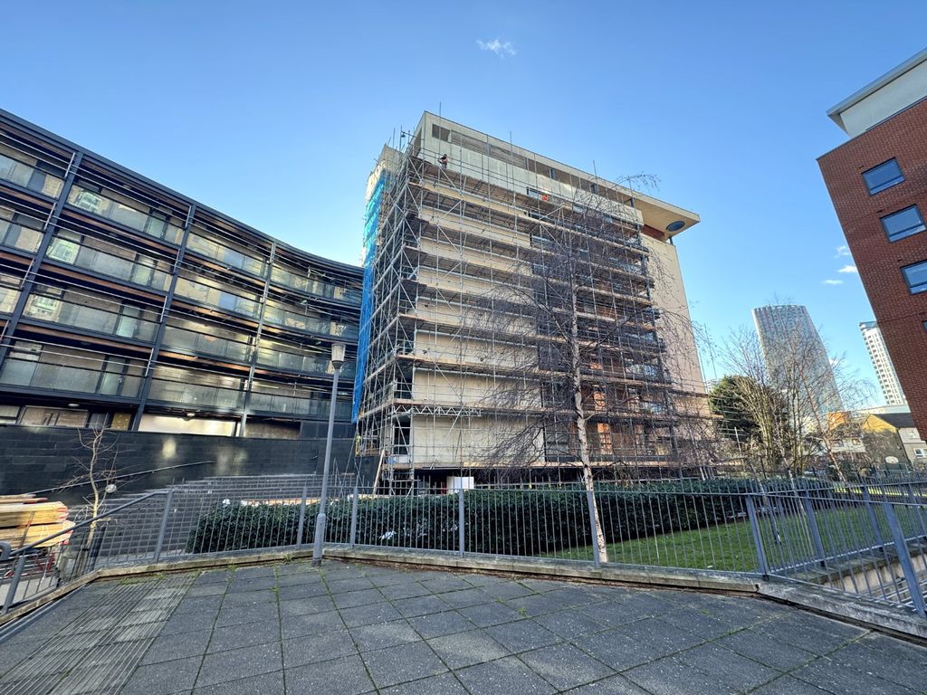 2 bed flat to rent in Hallings Wharf Studios, Channelsea Road, Stratford E15, £1,850 pcm
