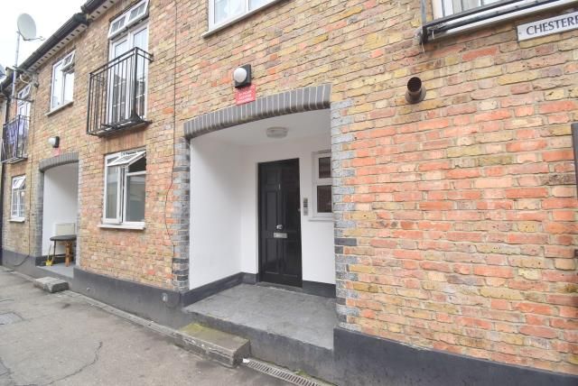 1 bed flat to rent in Chesterfield Mews, London N4, £1,350 pcm