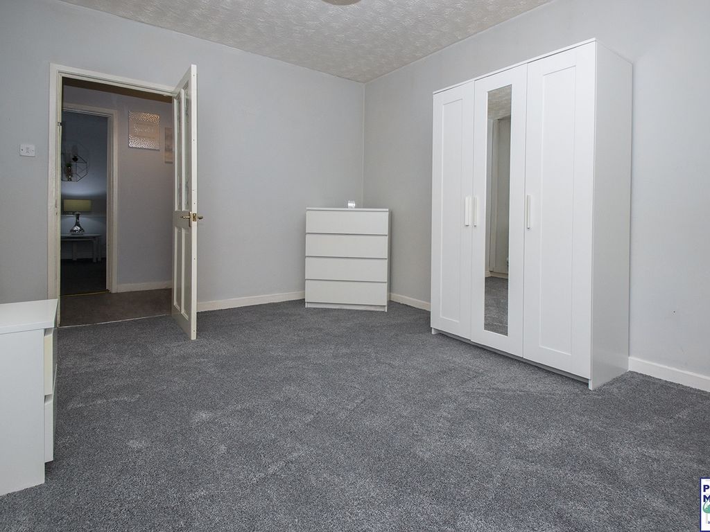 2 bed flat for sale in Hollybush Road, Glasgow G52, £79,995