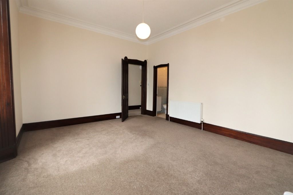 3 bed flat to rent in Church Street, Dundee DD5, £1,200 pcm