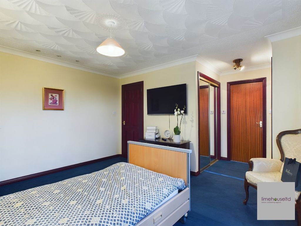 4 bed bungalow for sale in Biggar Road, Libberton ML11, £360,000