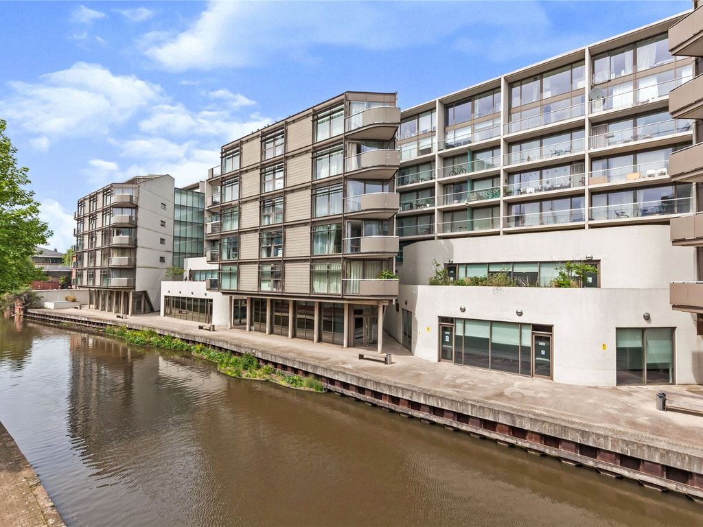 2 bed flat for sale in Canal Street, Nottingham, Nottinghamshire NG1, £135,000