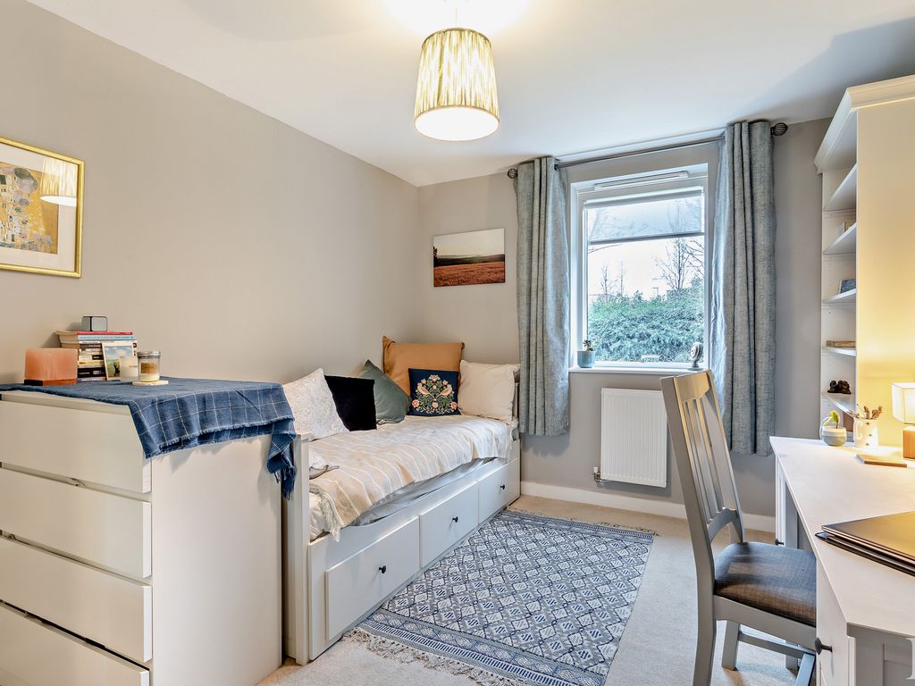 2 bed flat for sale in Overhill Close, Trumpington, Cambridge CB2, £375,000