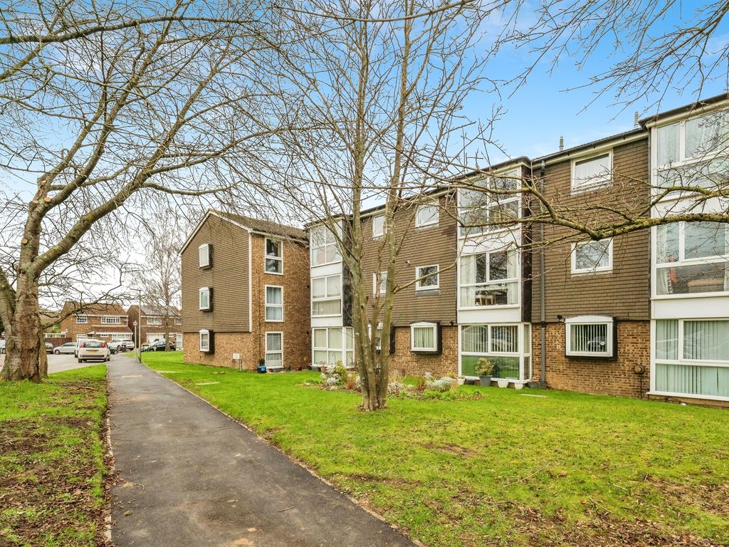 2 bed flat for sale in Wyedale, London Colney, St. Albans AL2, £270,000