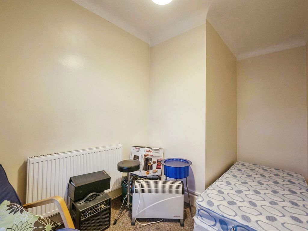 2 bed flat for sale in Lawn Avenue, Town, Doncaster DN1, £80,000