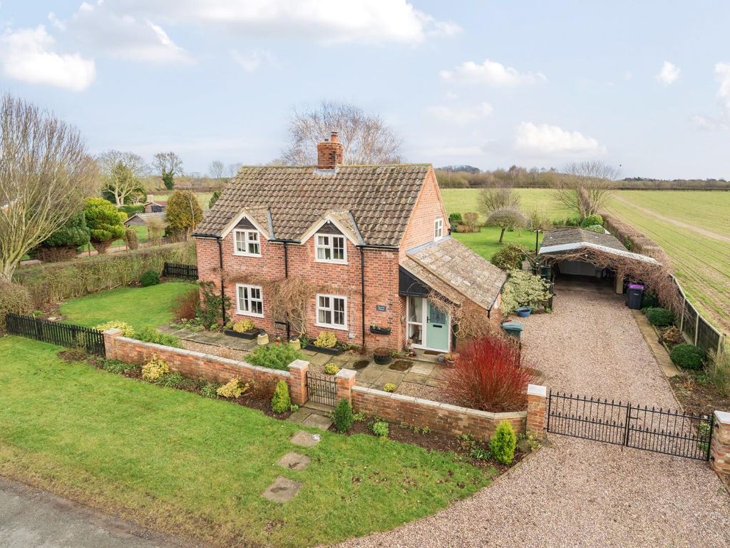 3 bed cottage for sale in Salmonby, Horncastle LN9, £425,000