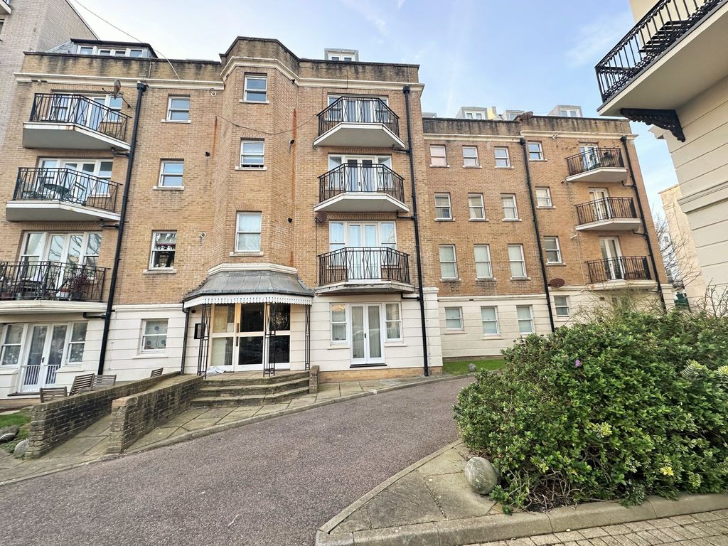 2 bed flat for sale in Montpelier Road, Brighton BN1, £340,000