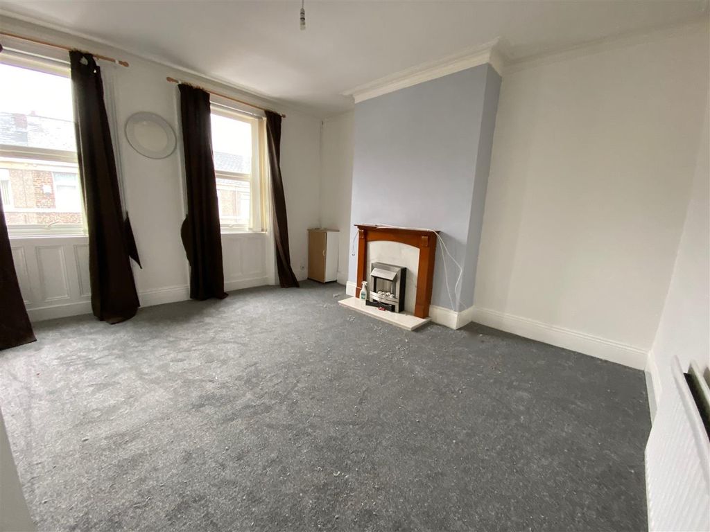 3 bed flat for sale in Affleck Street, Bensham, Gateshead NE8, £89,000