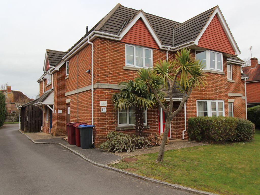 2 bed flat for sale in Whitley Wood Road, Reading RG2, £240,000