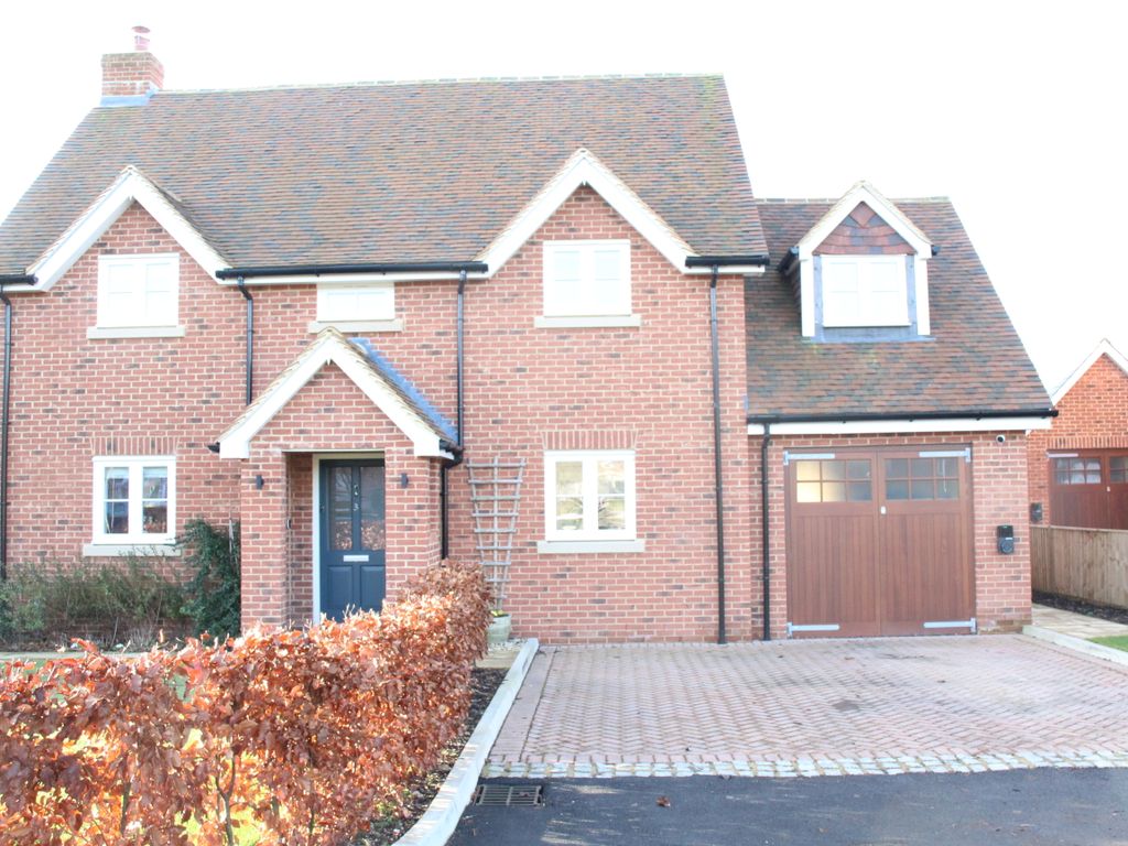 4 bed detached house for sale in Popham Close, Hungerford RG17, £700,000