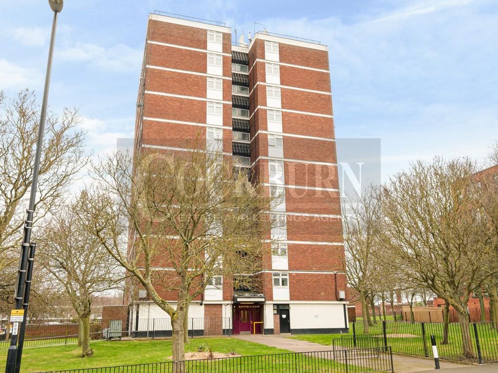 1 bed flat to rent in Merryfield House, Grove Park Road SE9, £1,250 pcm