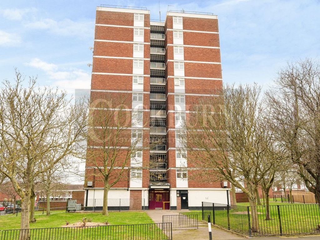 1 bed flat to rent in Merryfield House, Grove Park Road SE9, £1,250 pcm